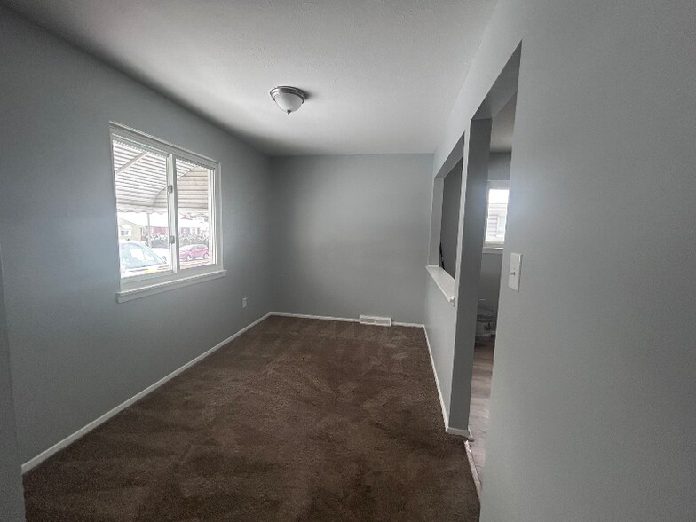 Building Photo - 4655 E 175th St