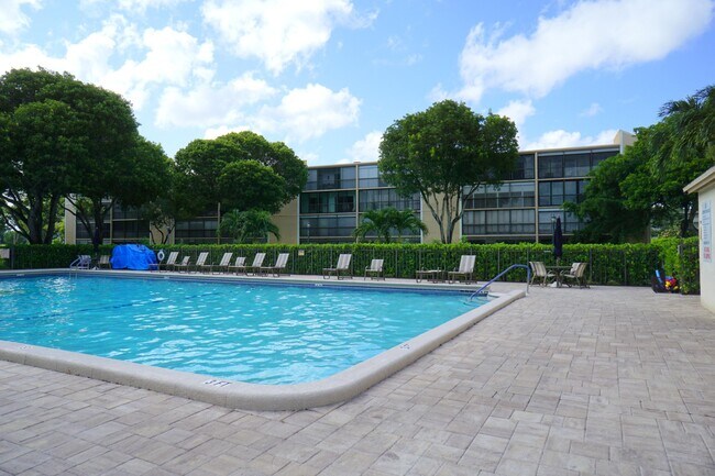 Building Photo - 7286 Huntington Ln