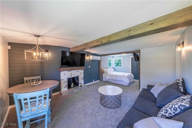 Building Photo - 99 Smith St