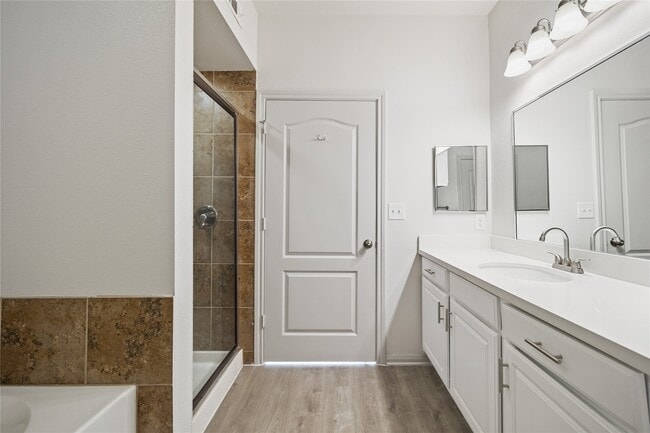 Building Photo - 11925 Jones Rd