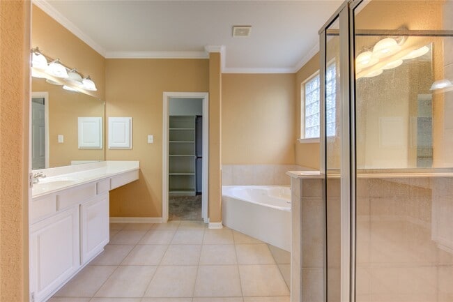 Building Photo - 5802 Horseshoe Falls