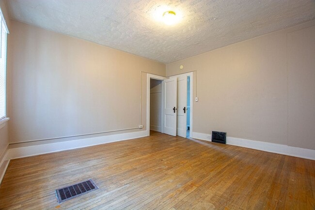 Building Photo - 2202 Wirt St