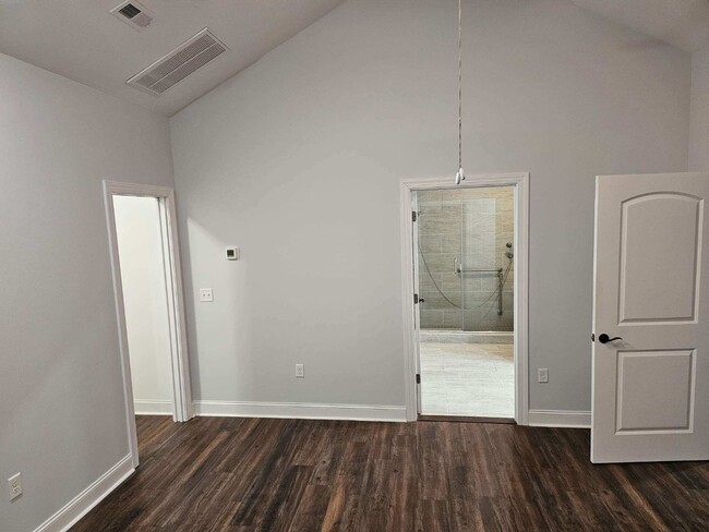 Building Photo - 1046 Grandset Dr