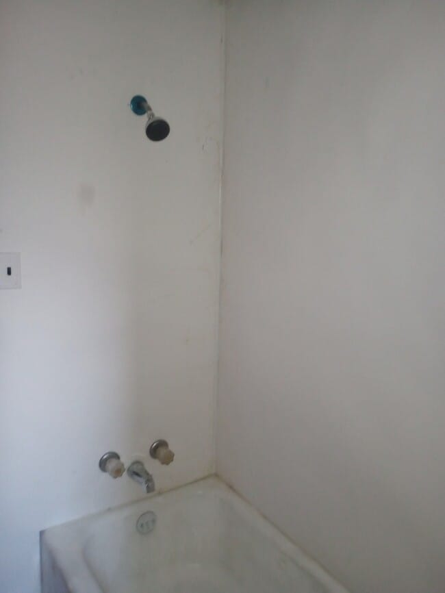 Building Photo - 2 Bedroom 1 Bathroom