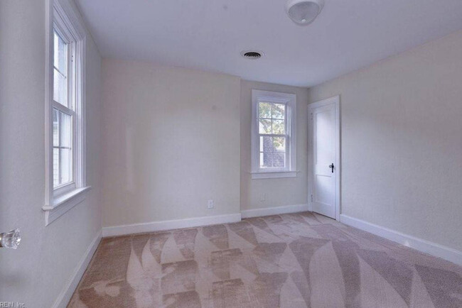 Building Photo - 40 Manteo Ave