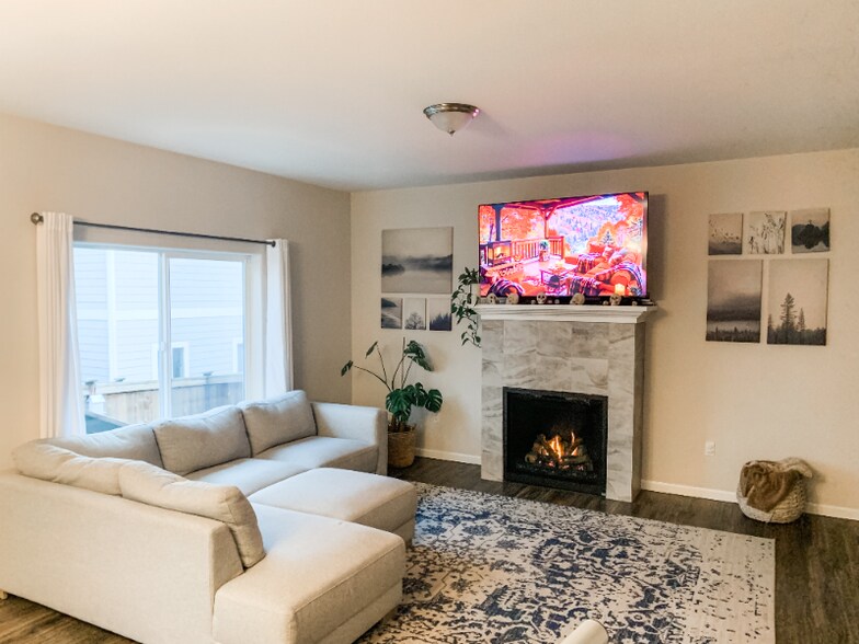 Building Photo - 1903 SE Silktassel Wy