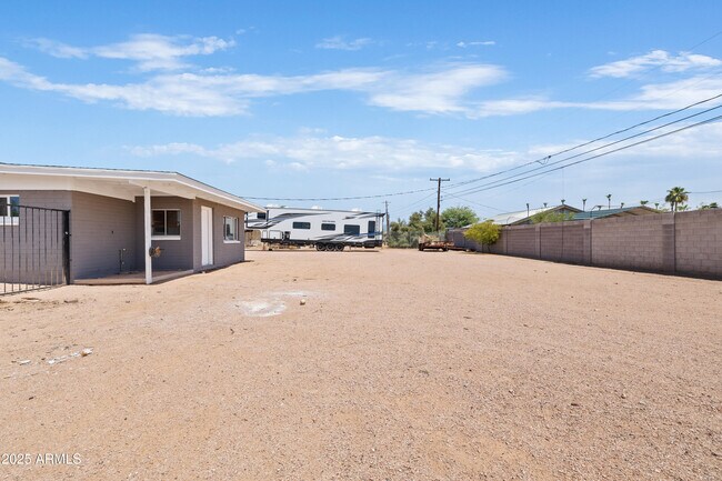 Building Photo - 10535 E Boulder Dr