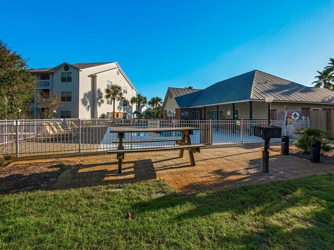 Building Photo - Spacious 2B/2B Unfurnished Condo near Beach in the Heart of Destin!