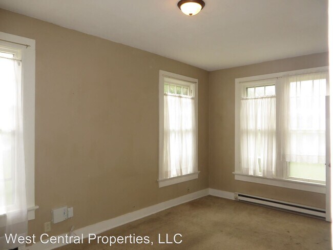 Building Photo - 710 W Packard Ave