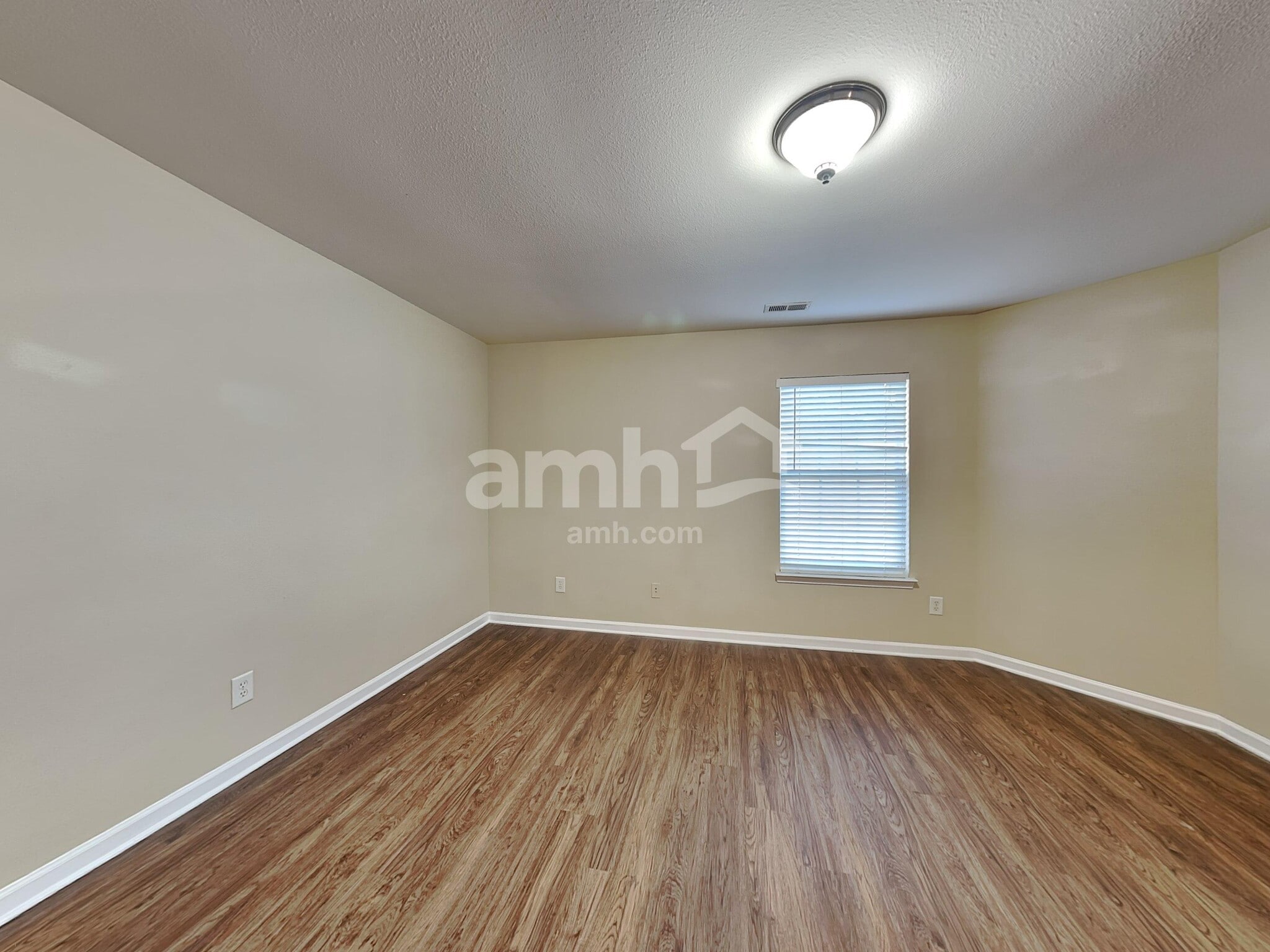 Building Photo - 2476 Ingleside Dr