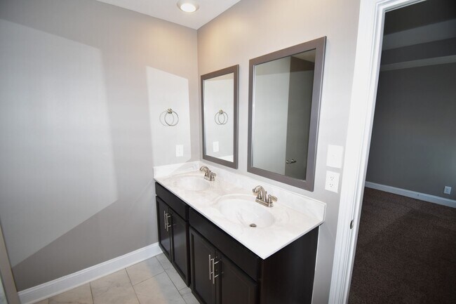 Building Photo - 3 Bedroom Pet Friendly Home For Rent in Chalet Hills!