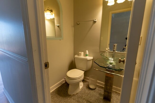 Building Photo - 4345 Mumford Dr