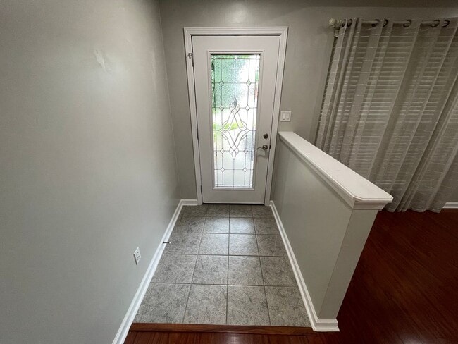 Building Photo - Beautiful Shelbyville Home For Rent