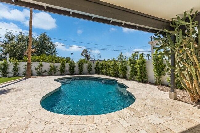 Building Photo - 4427 E Turney Ave