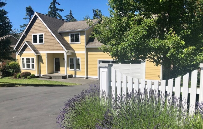 Primary Photo - Fort Ward Home