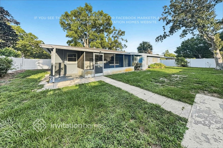 Building Photo - 12160 Croft Dr N