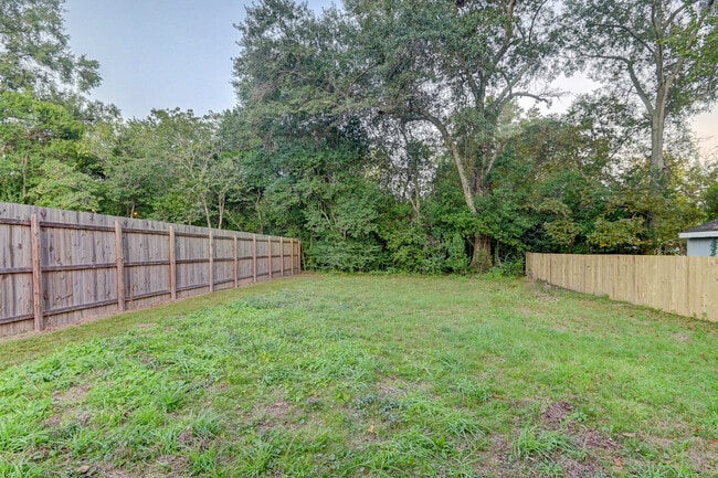 Building Photo - 140 N Commerce St