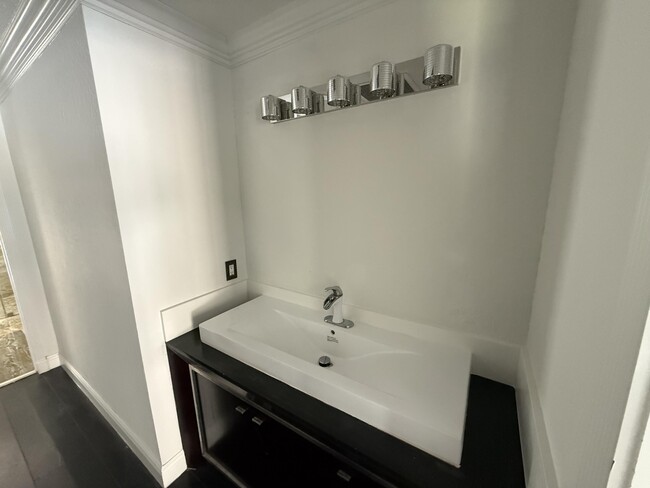 Building Photo - 1295 Longlea Terrace