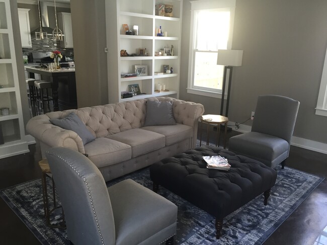 Example of it furnished - 1003 Dew St