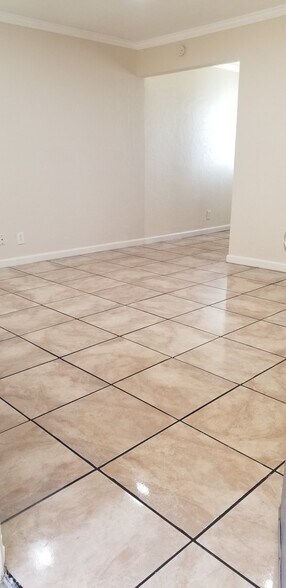 Building Photo - 845 Apgar St