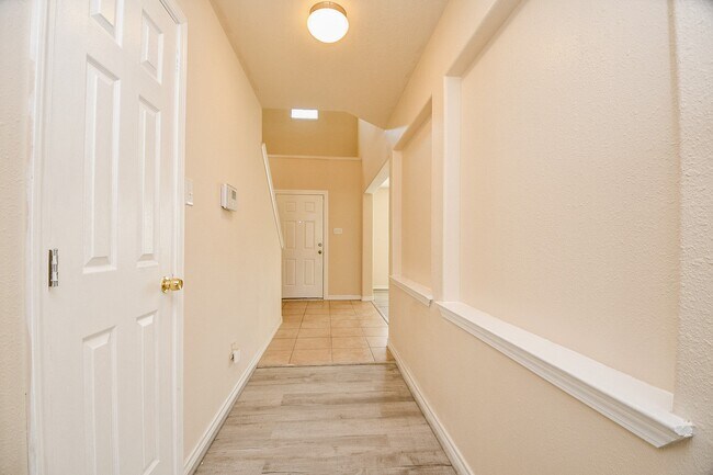 Building Photo - 10439 Lauren Creek Dr