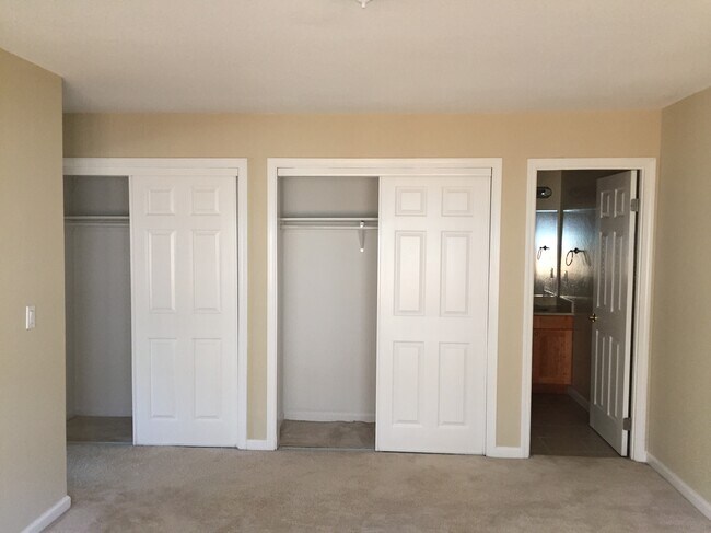 Building Photo - 4670 Holycon Cir
