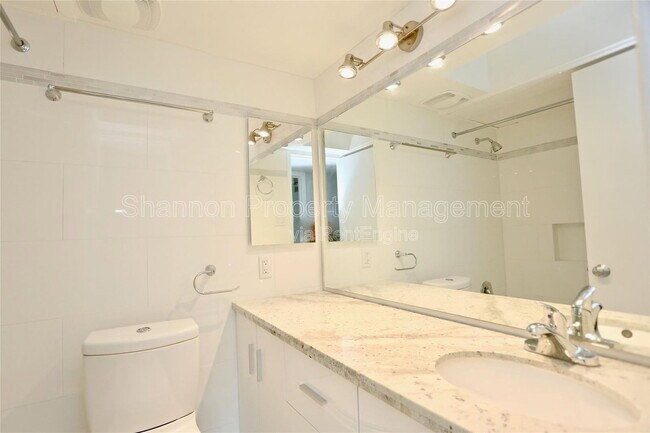 Building Photo - 2824 Briarhurst Dr