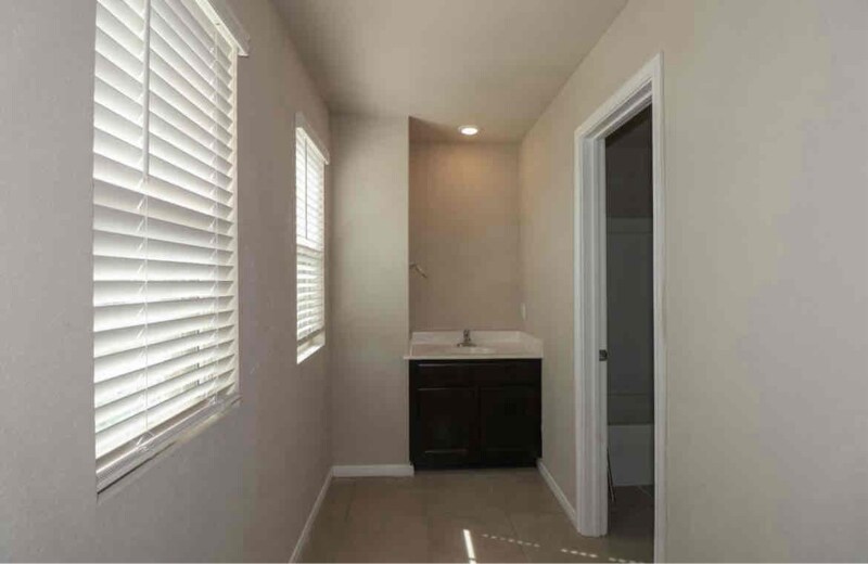 Building Photo - 615 Wild Olive Wy