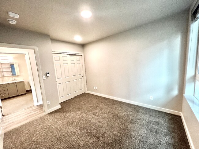 Building Photo - 2330 Yakima Ct