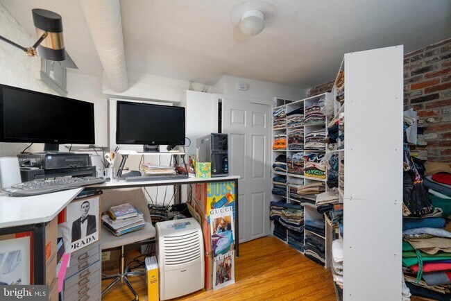 Building Photo - 239 Race St