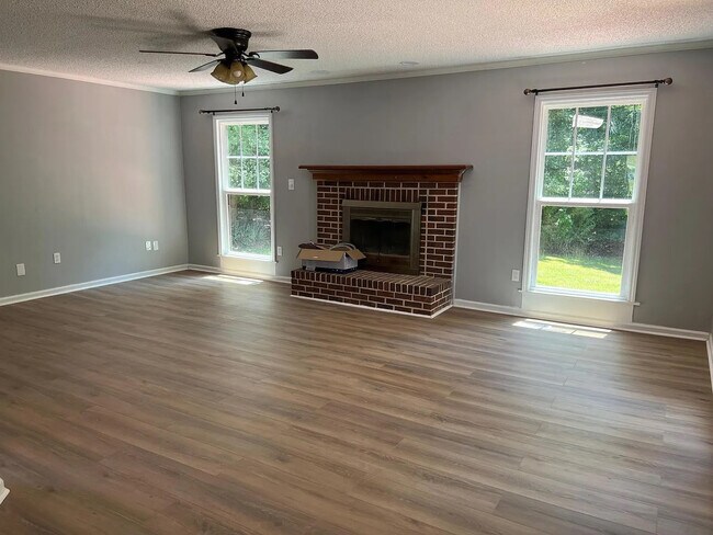 Building Photo - Room in House on Newfoundland Ct