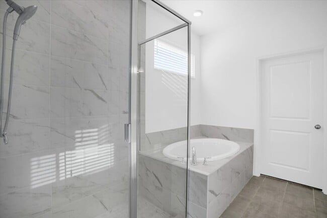 Building Photo - 591 Steerview St