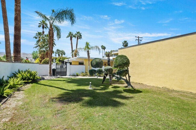 Building Photo - 74460 Fairway Dr