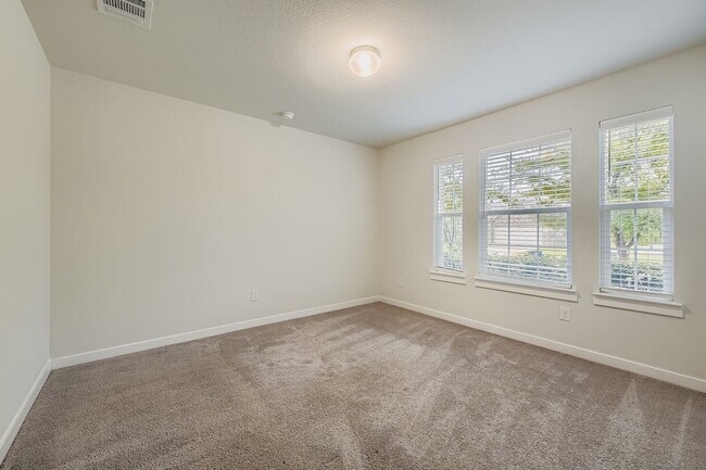 Building Photo - 6132 True Vine Rd