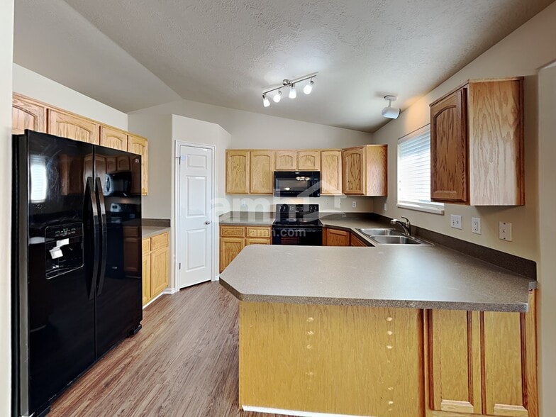Building Photo - 816 Crimson Ln