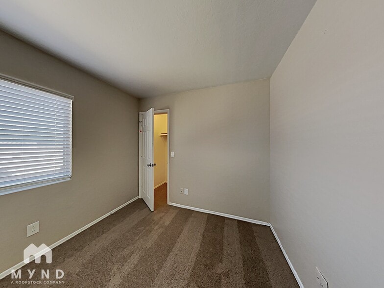 Building Photo - 12105 W Flores Dr