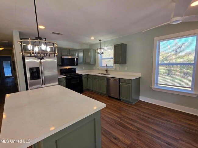 Building Photo - 412 Robert St