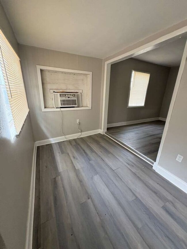Building Photo - Spacious Home Available in Tampa! 5bed | 2baths