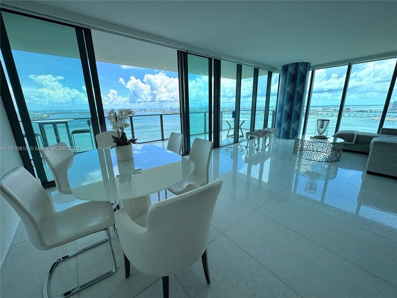 Primary Photo - 495 Brickell Ave