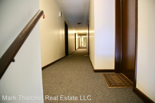 Building Photo - 2910 E Bolivar Ave