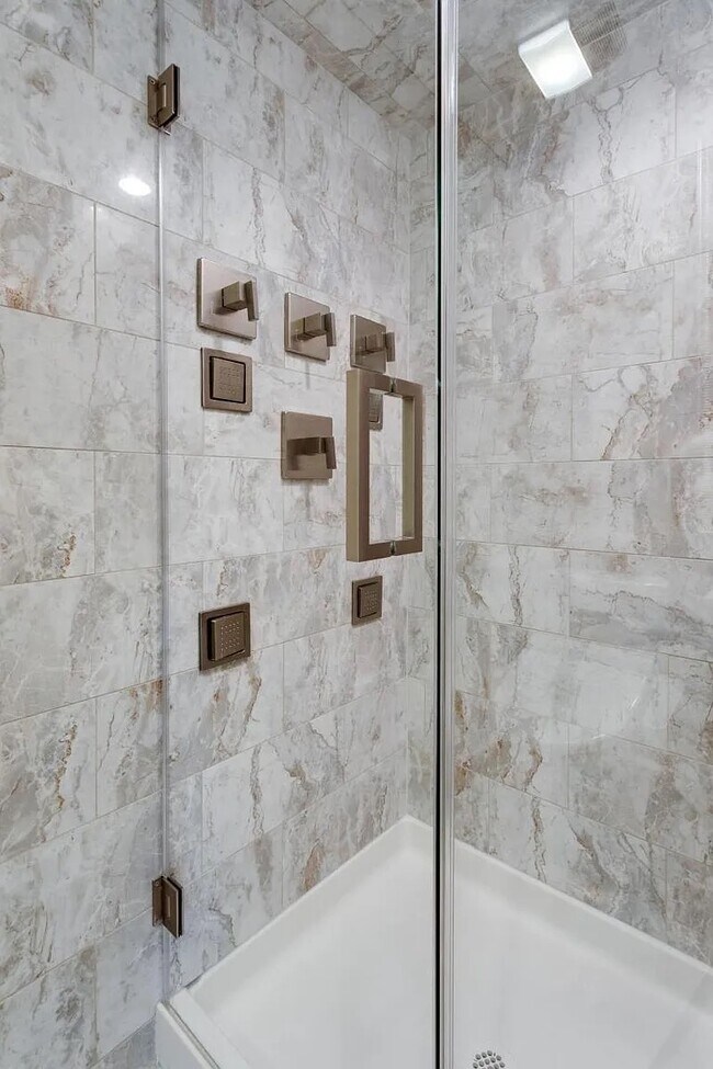 Building Photo - 4611 Charleston Terrace NW