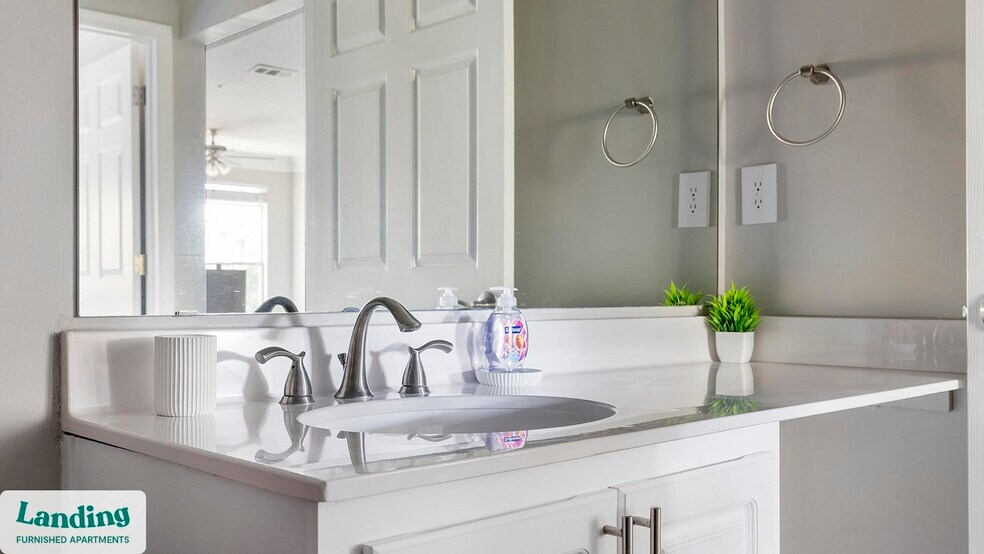 Building Photo - 100 Crossing Blvd