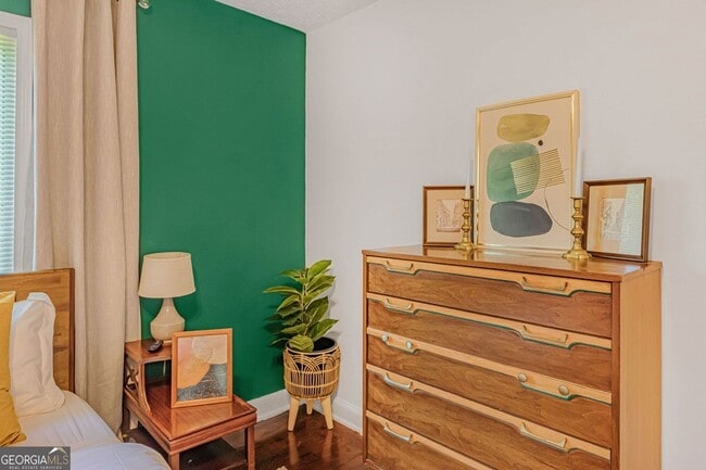 Building Photo - 2100 Cascade Rd