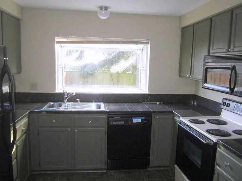 Building Photo - 10833 SE 172nd St