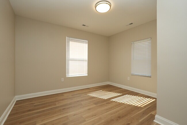 Building Photo - 2BR w/ Driveway & W/D Hookups near Uptown Charlotte