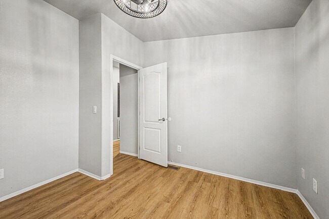 Building Photo - 1702 E Michelle Dr