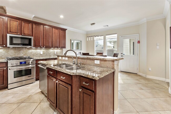 Building Photo - 15 Crocus Petal St