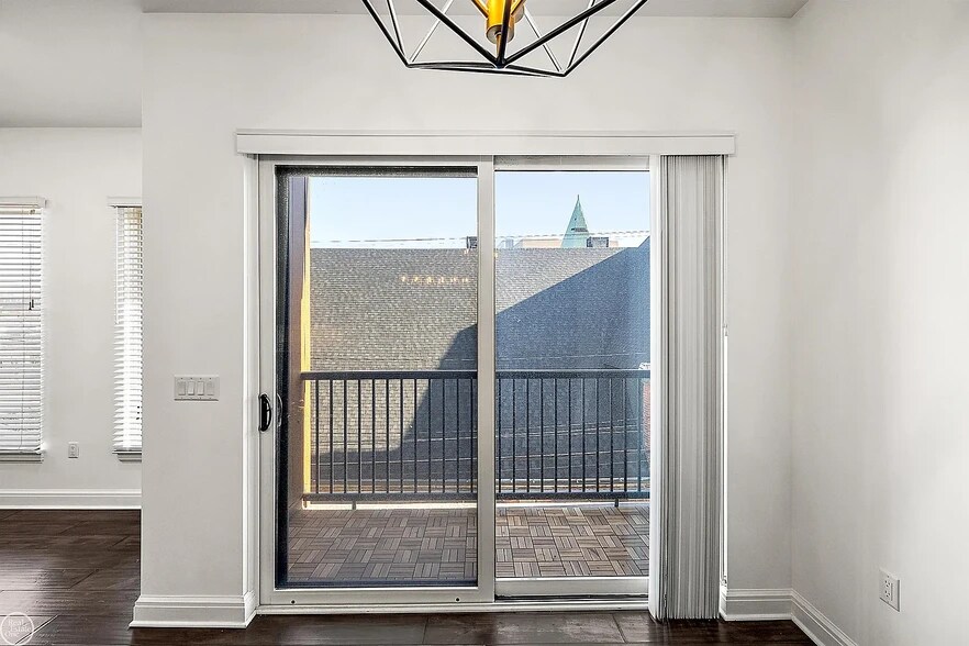 Building Photo - 438 Selden St