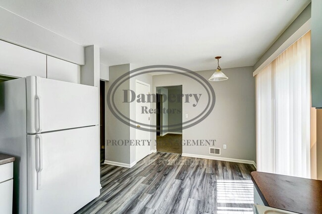 Building Photo - 3571 Turret Green Dr