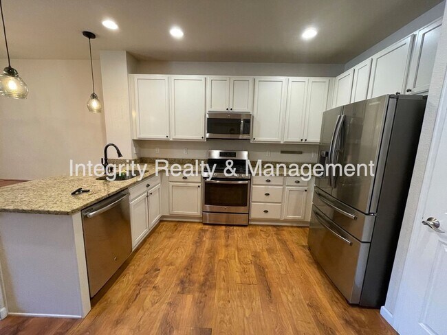 Building Photo - 598 E Dry Creek Pl